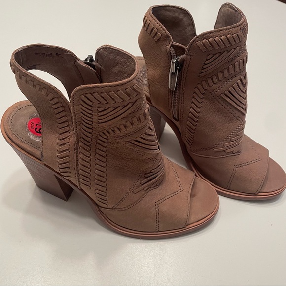 Vince Camuto Karinta Block Heel - Picture 4 of 6